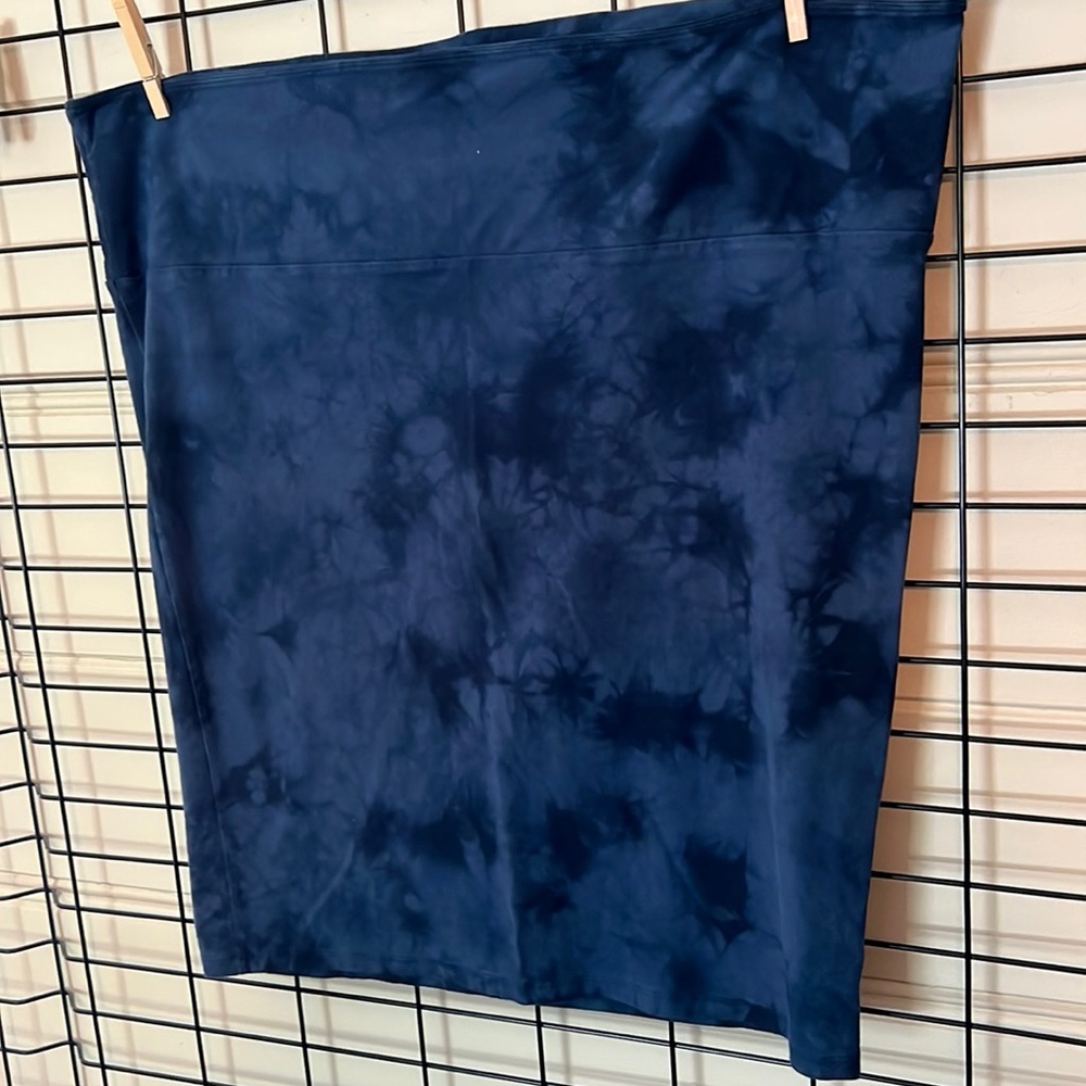Torrid, size 3, navy skirt